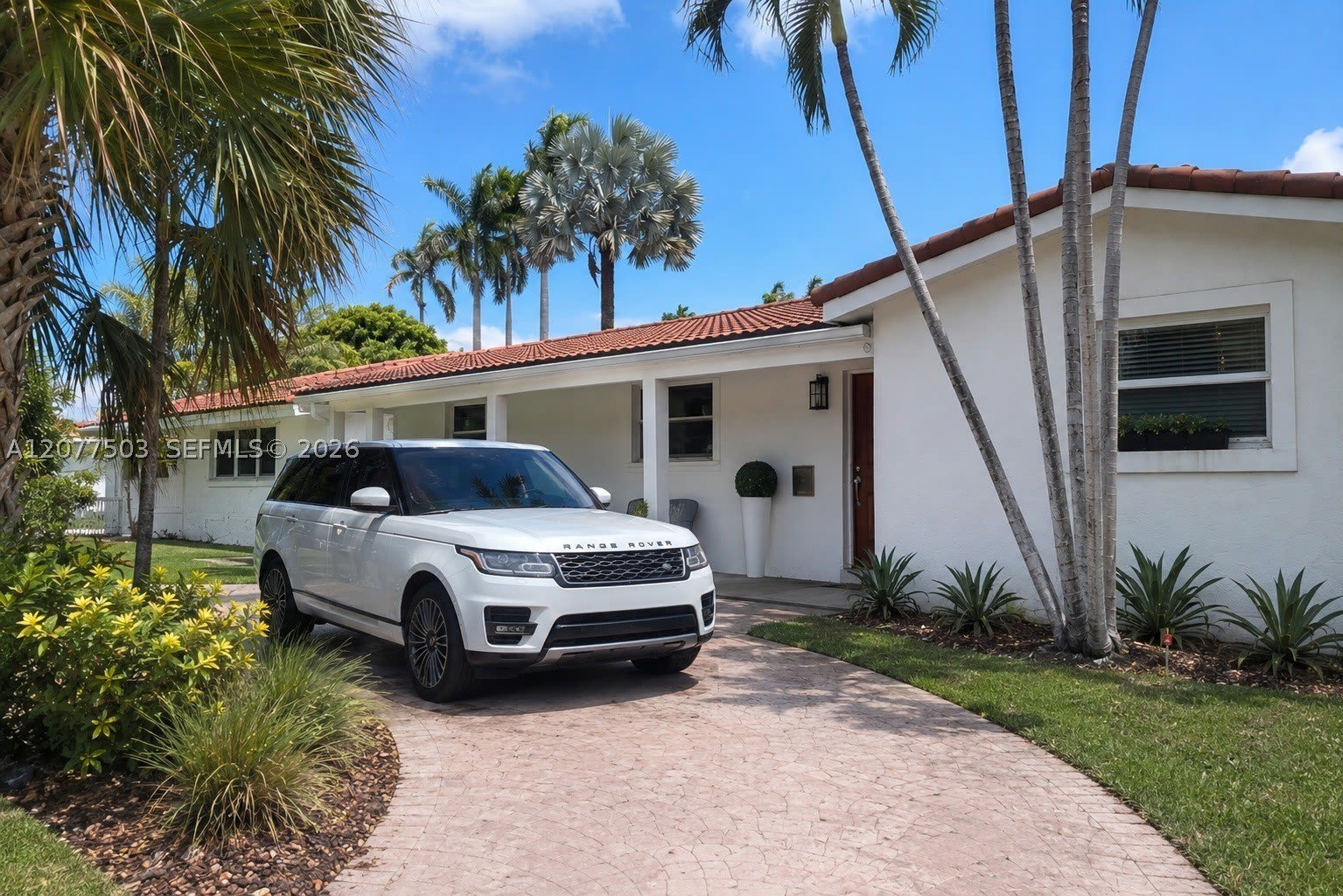 909 N 13th Ct – photo 1