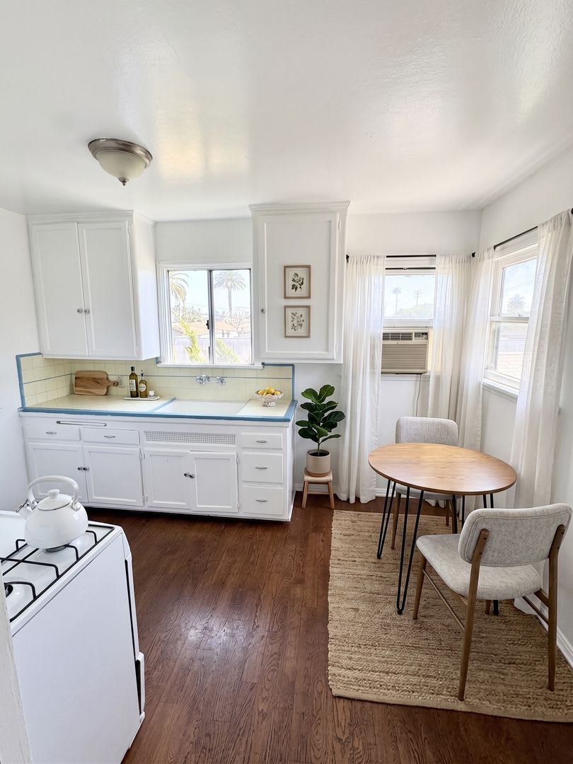 1816 Hillhurst Ave – photo 1
