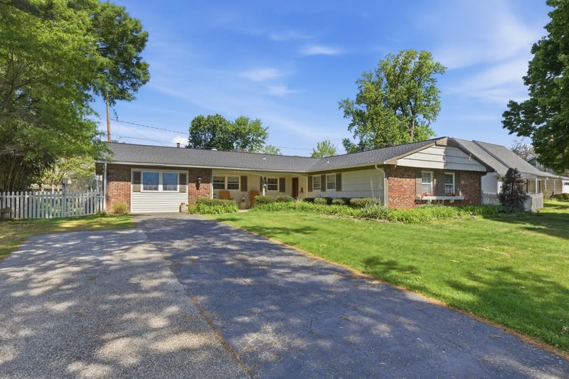 12426 Chalford Lane – photo 1 of 221