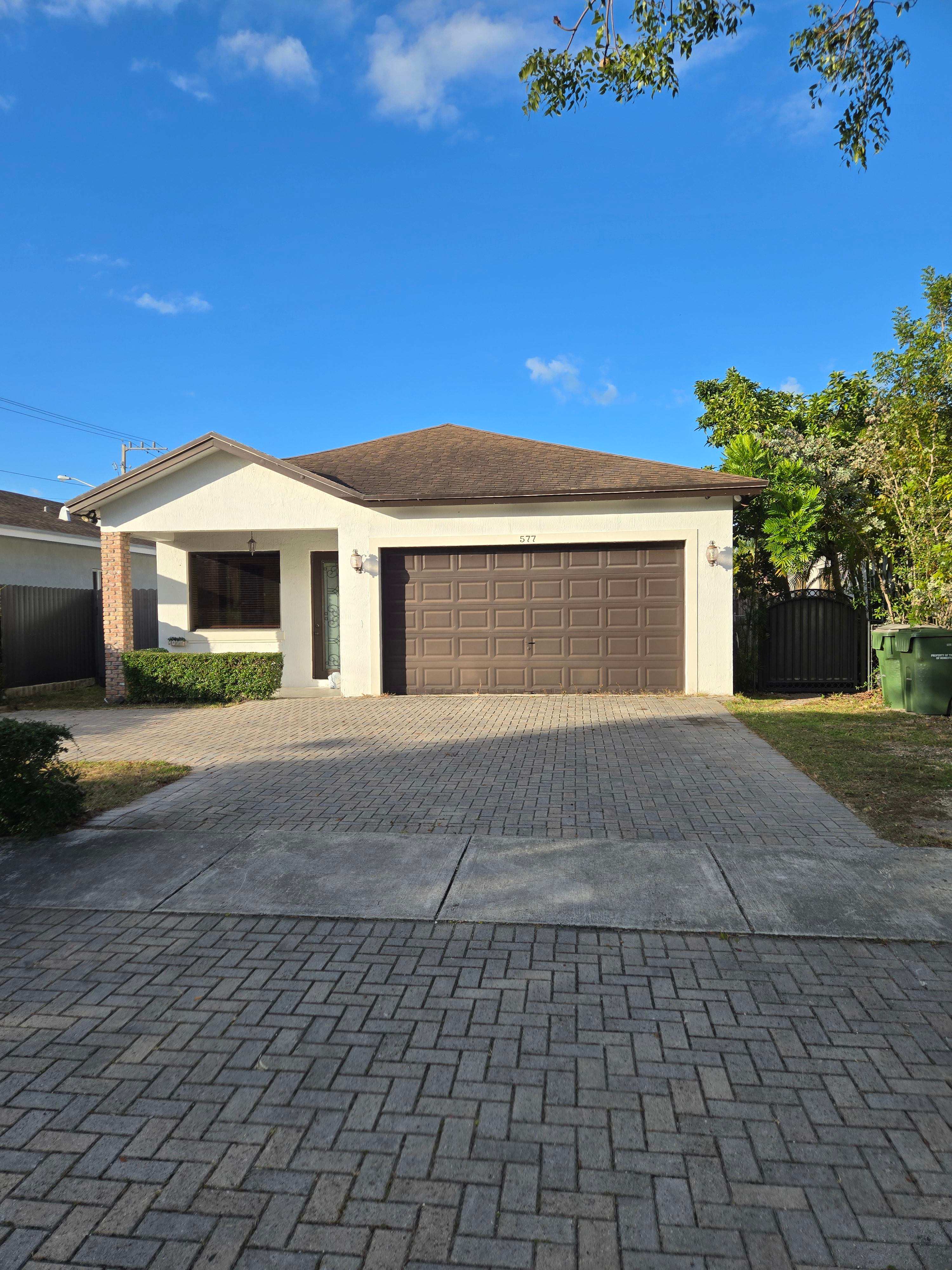 577 Nw 19th St – photo 1 of 10