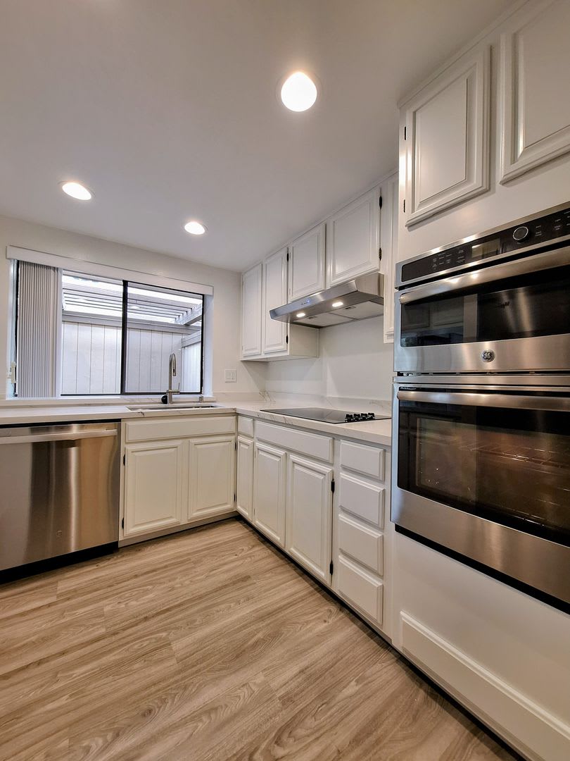 Remodeled 3Bd 3 Story Townhouse With Attached Garage – photo 1 of 231