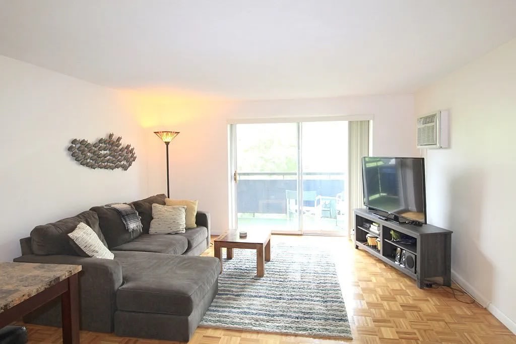 32 Whites Avenue – photo 1 of 6