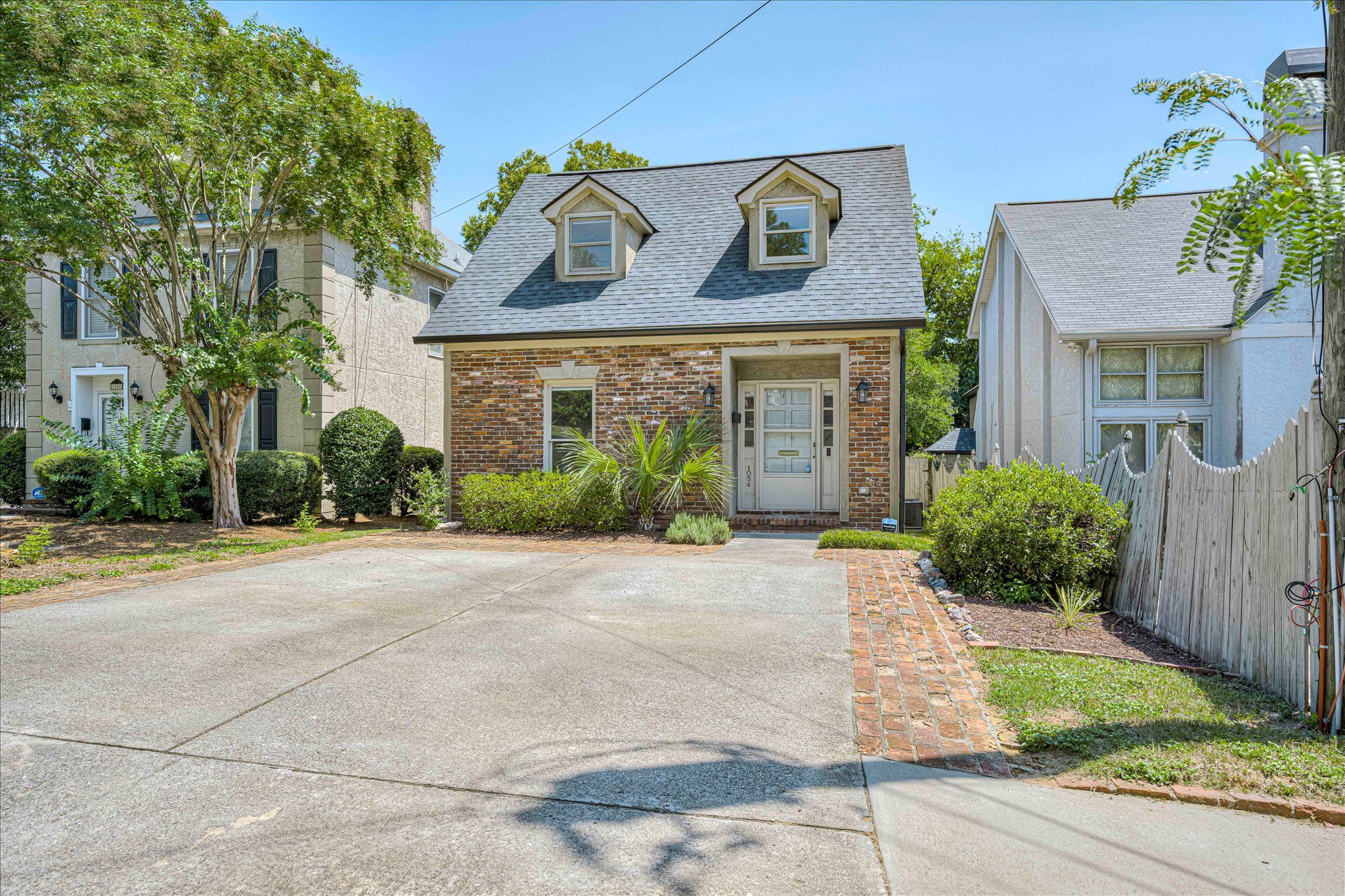 1054 Hickman Road – photo 1