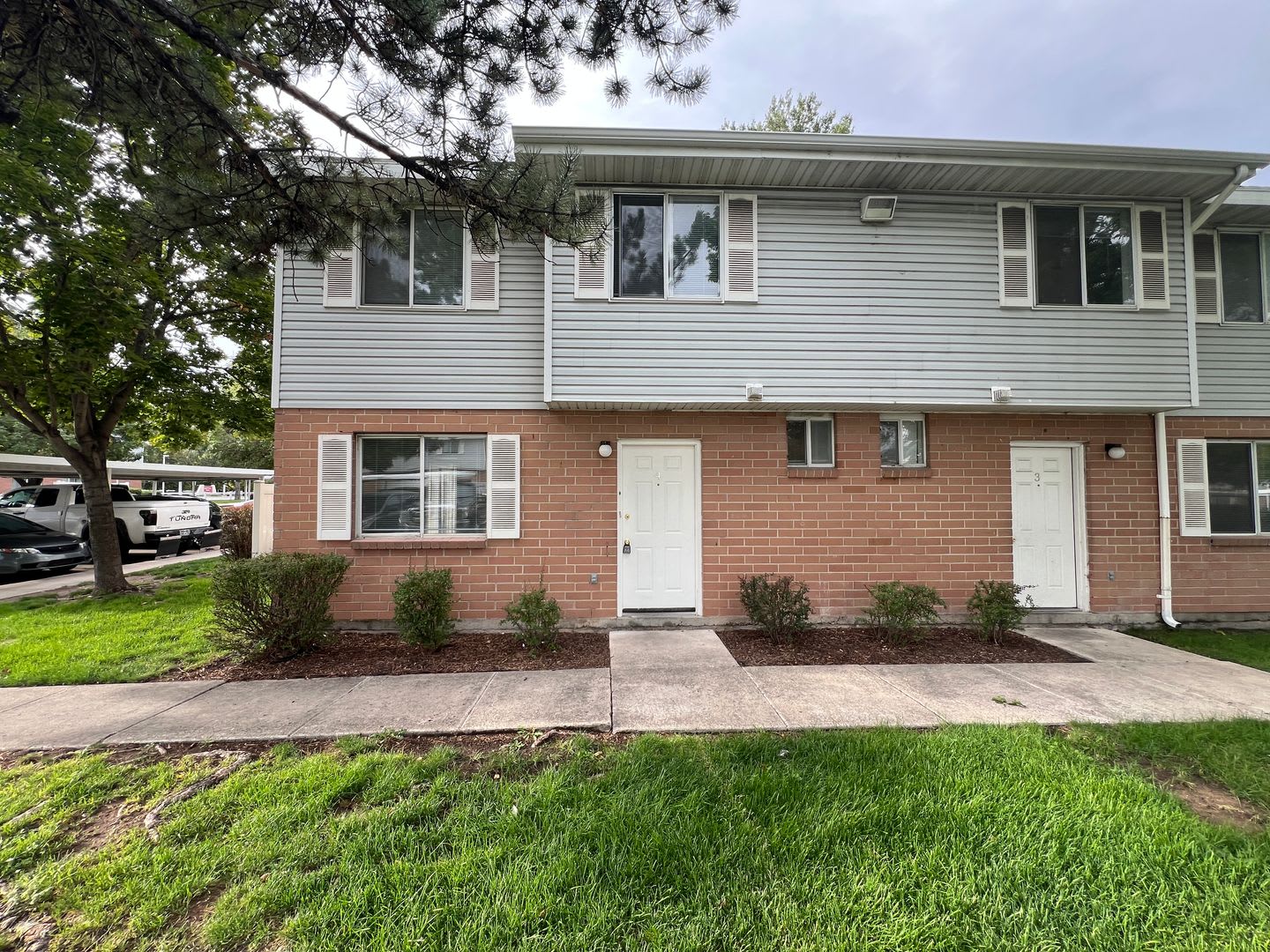 Move in special! 3 bed 1.5 bath townhome/condo available Soon! – photo 1