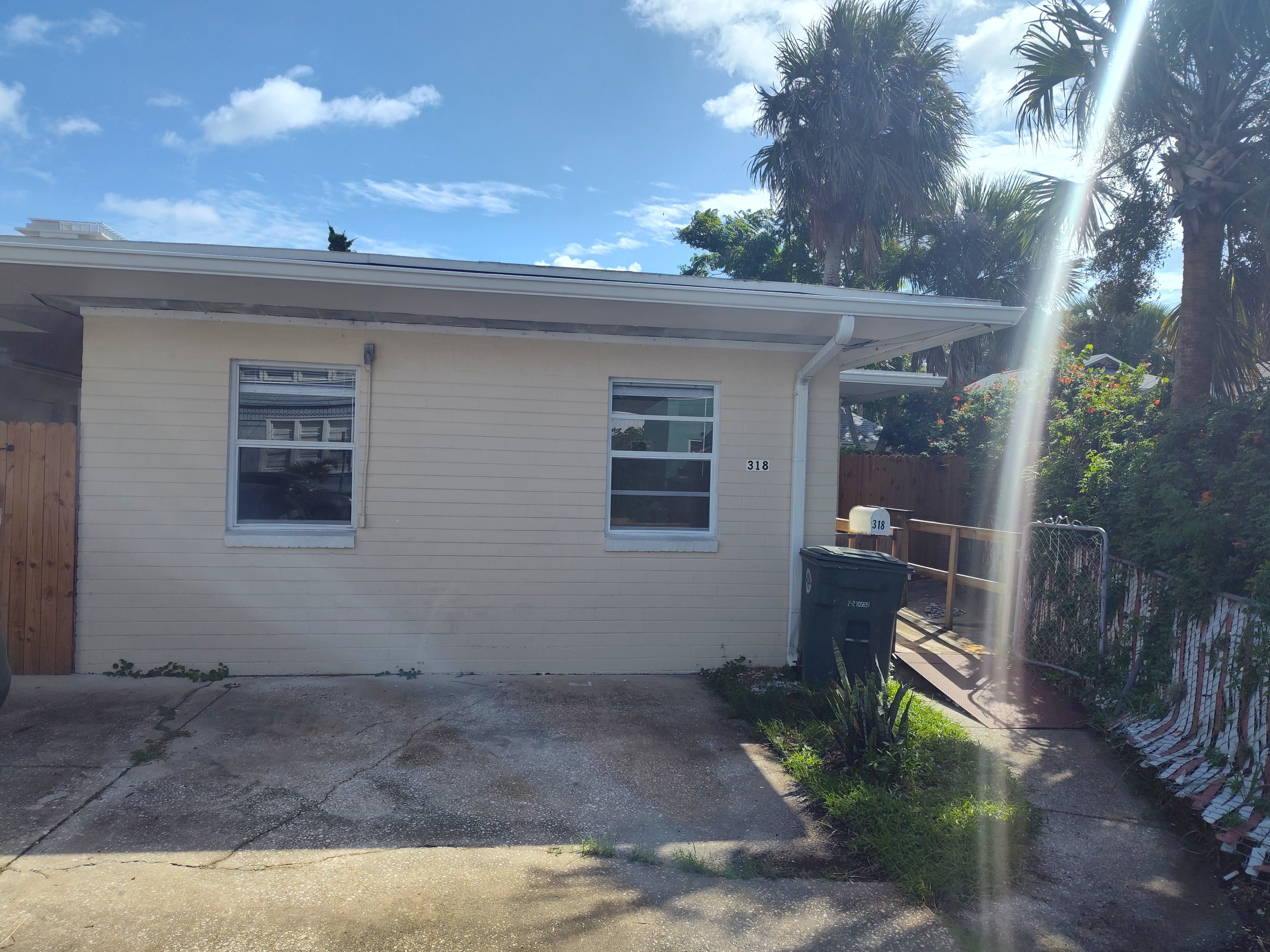 318 N Oleander Ave – photo 1
