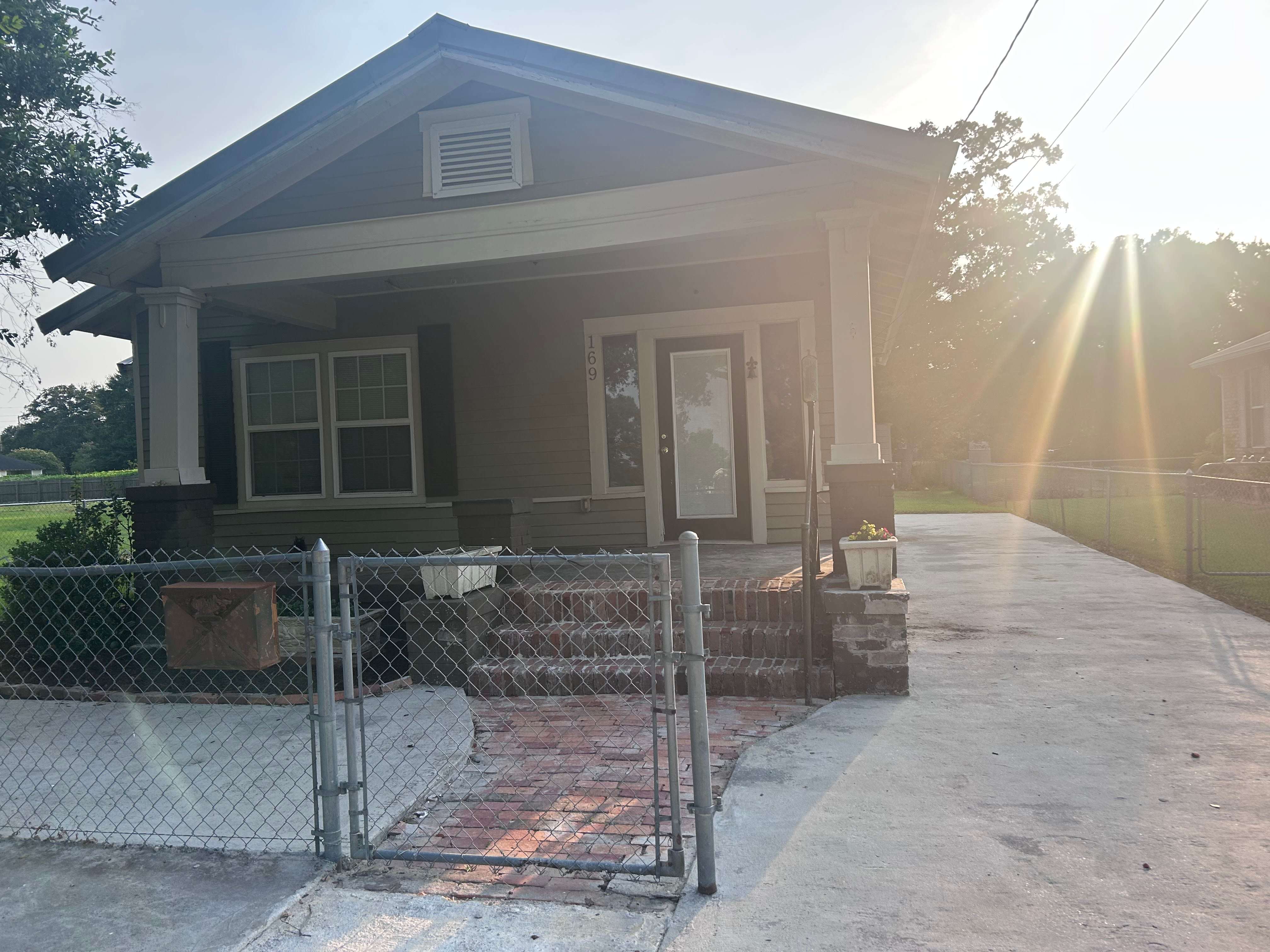 169 Dorries St – photo 1