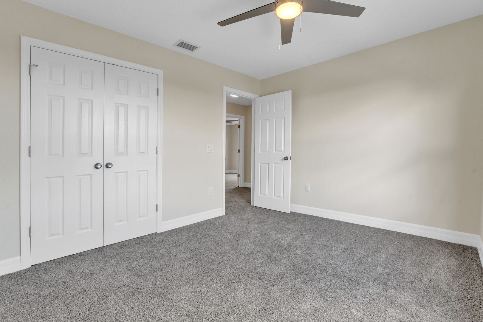Spacious 4 Bed 2 5 Bath Townhome Minutes From The Indian River – photo 1 of 36