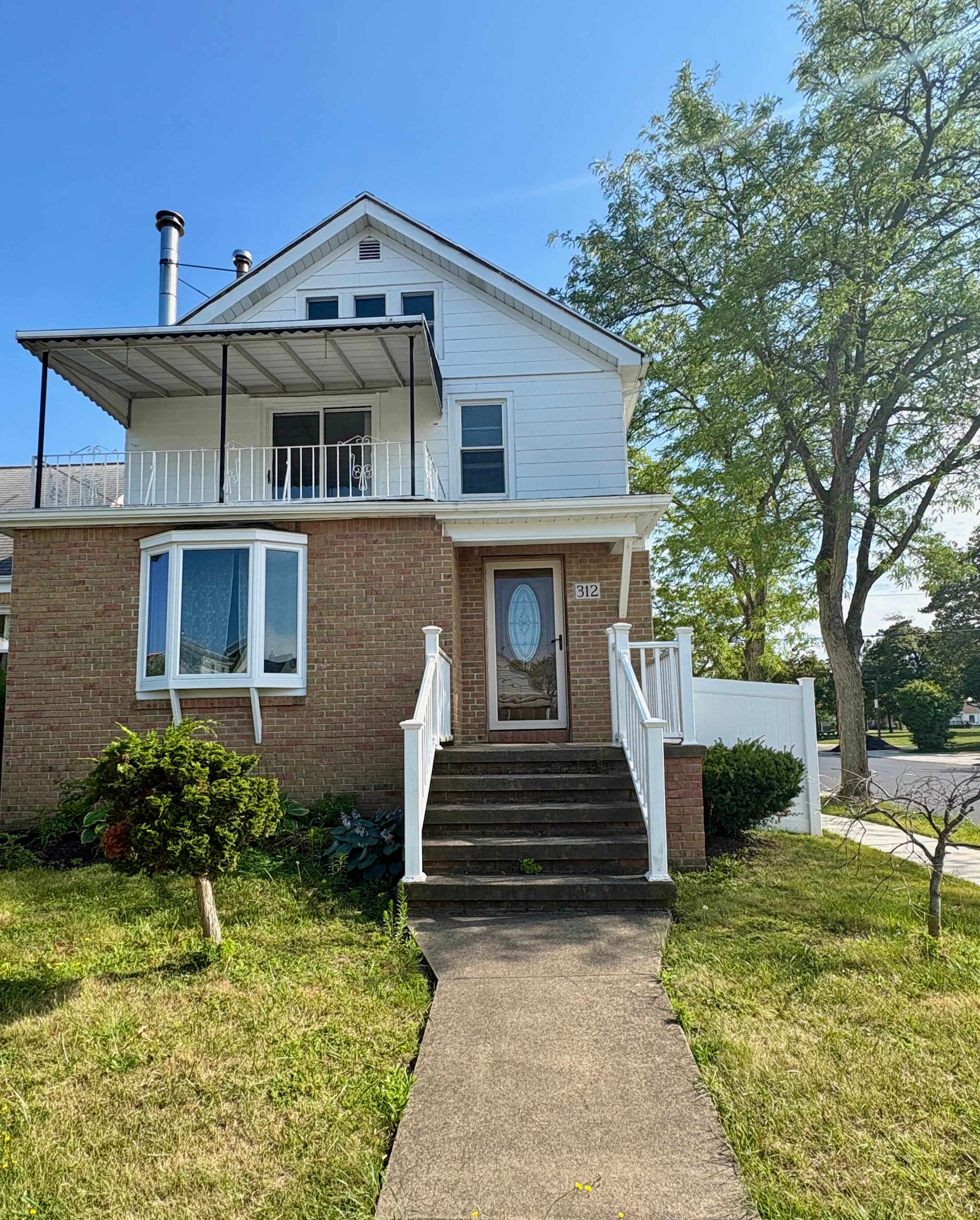 312 Victoria Boulevard – photo 1 of 11