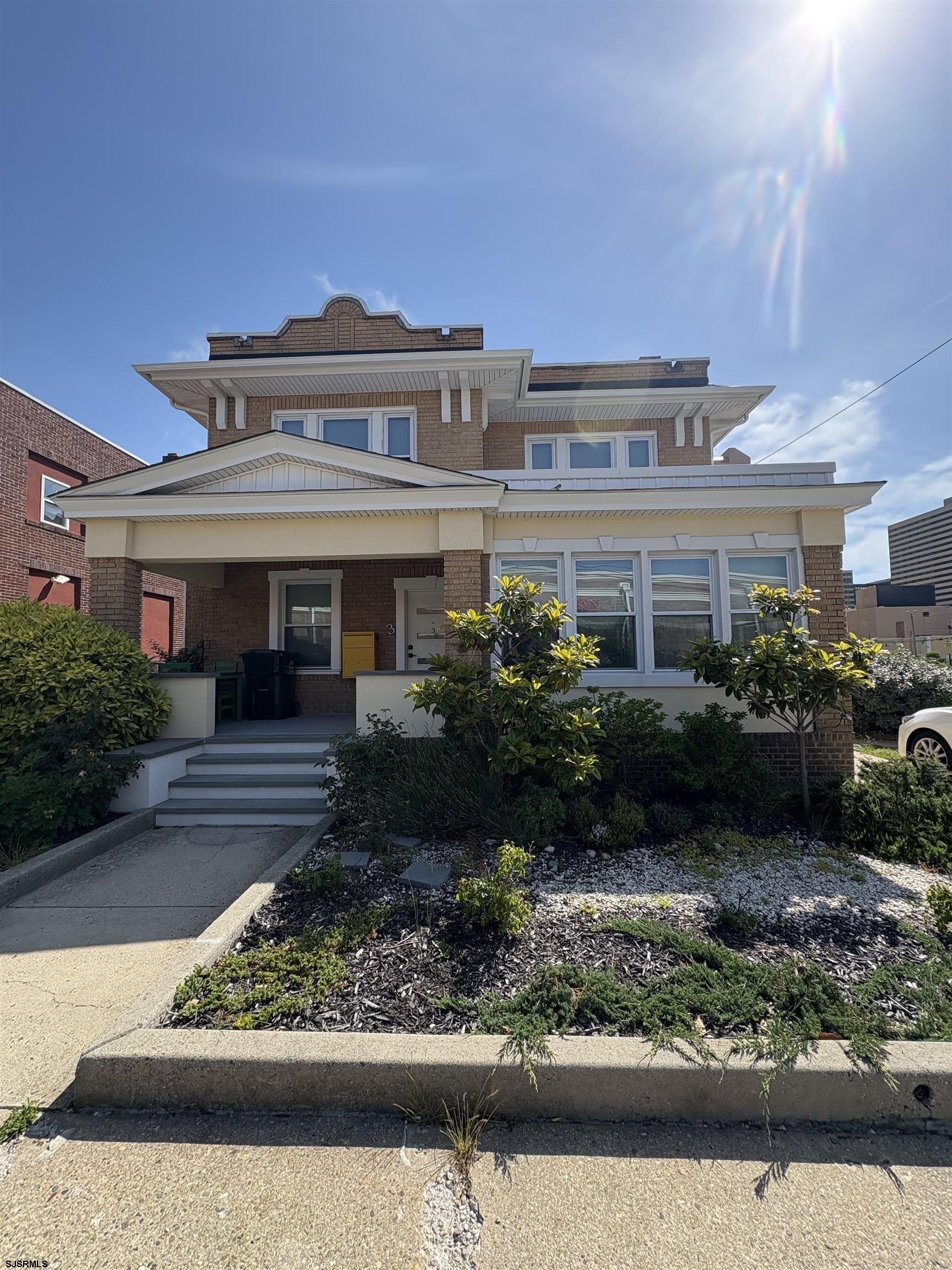 3 S Montpelier Ave – photo 1 of 17