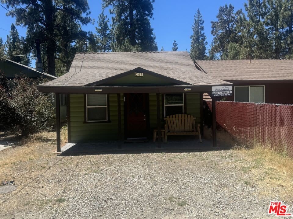 208 E Mountain View Blvd – photo 1 of 14