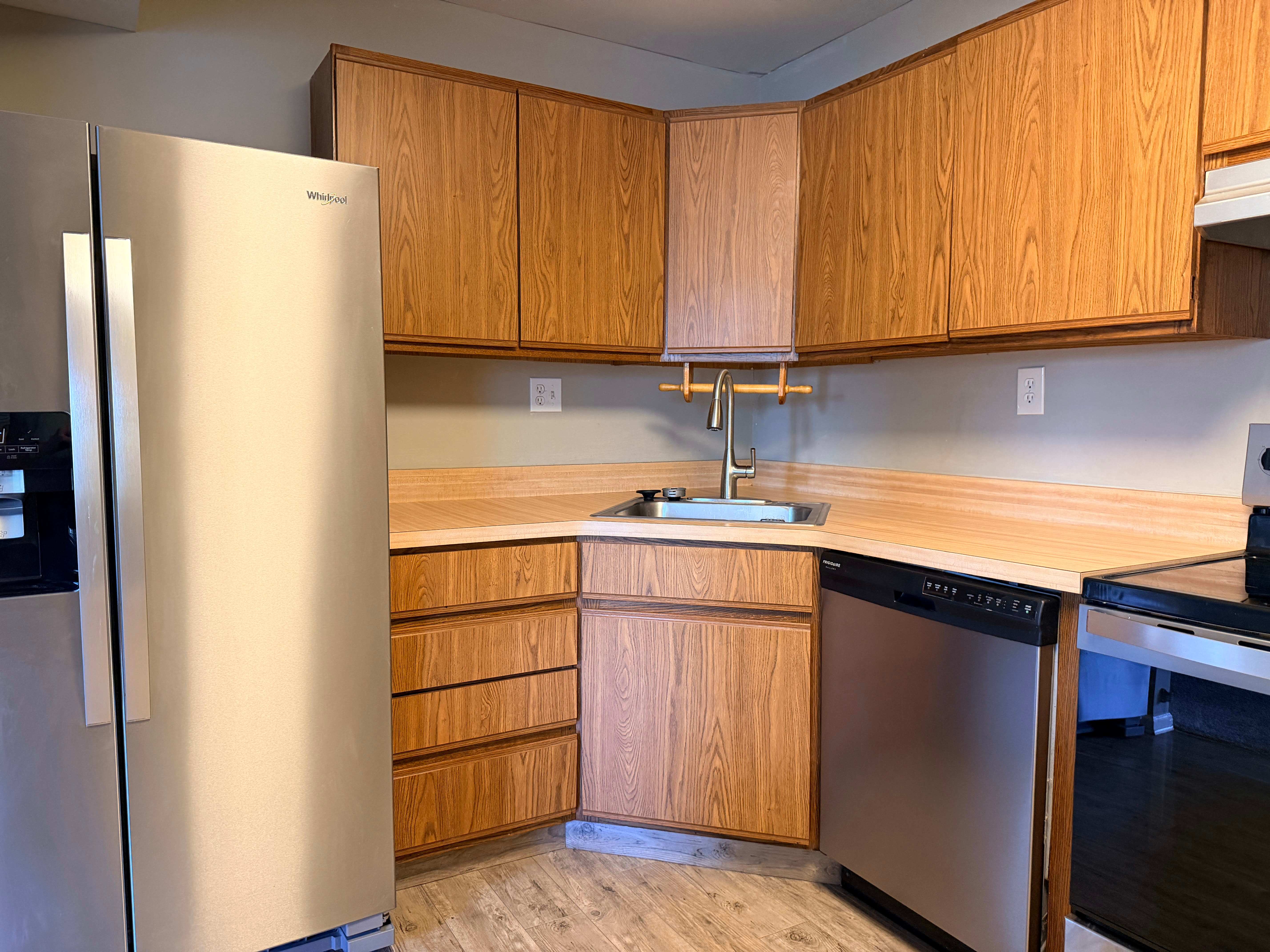 2408 Beacon Hill Dr – photo 1