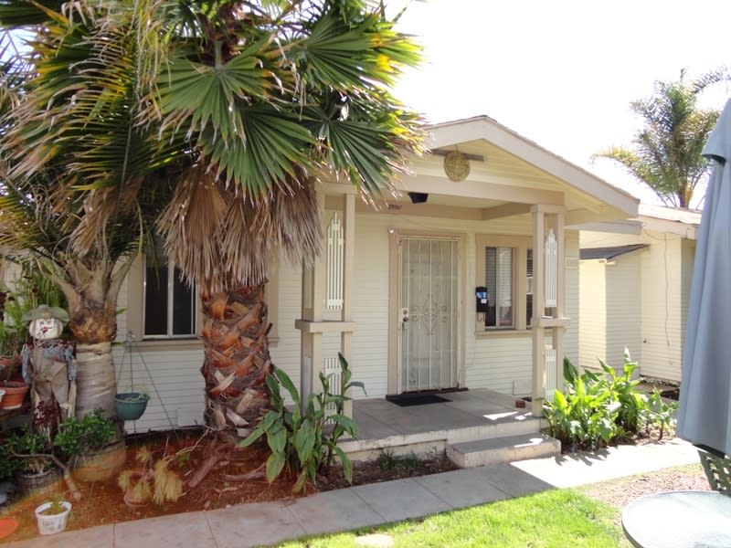Two Bedroom One Bath Cottage With Hardwood Floors And Patio Move In Special 1000 Off 1St Month S Rent – photo 1