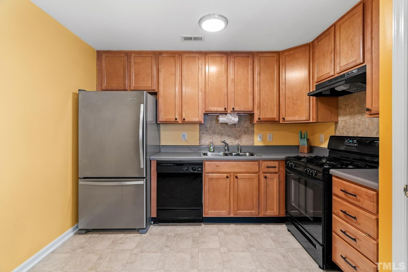 Room In 3 Bedroom Home At Ivory Run Way – photo 1
