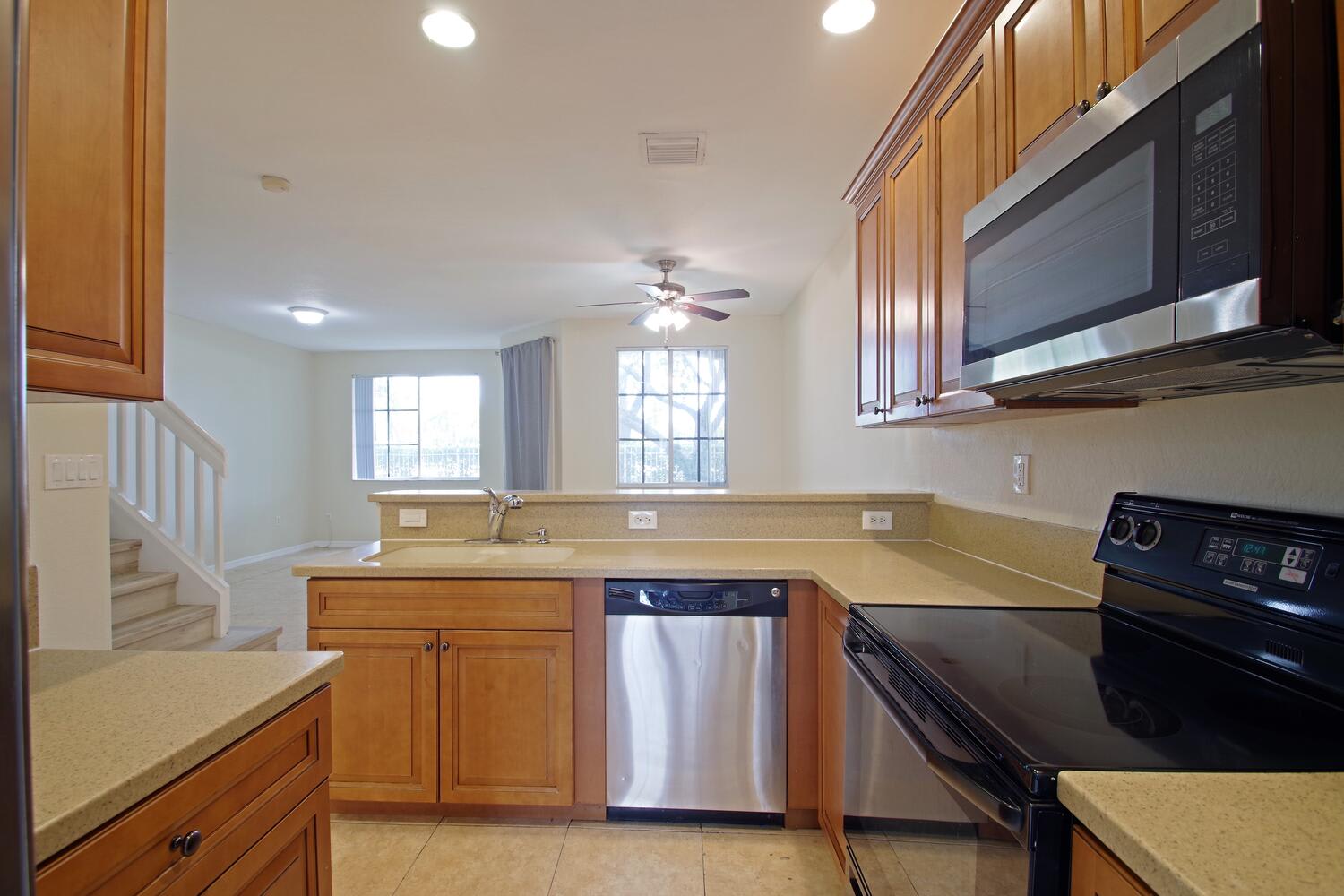 1904 Sw 60 Ave – photo 1 of 88