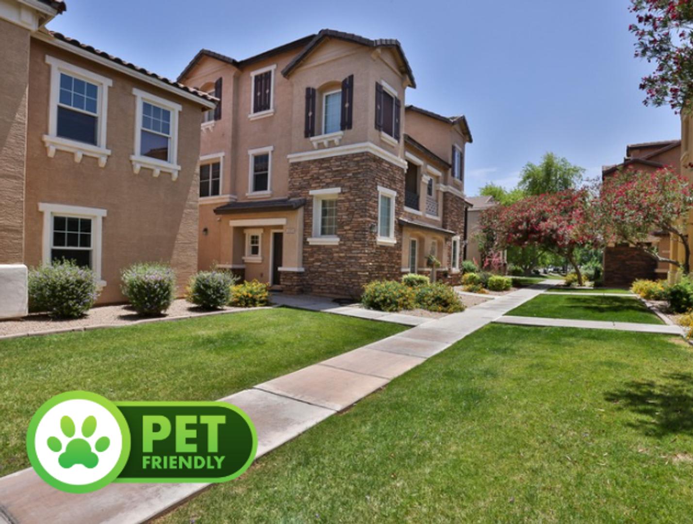 Beautiful Gilbert 3 bed/3 bath Home in The Gardens Community – photo 1