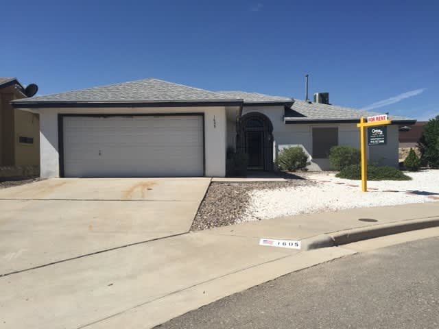 East El Paso 3 bed 2 bath Refrig A/C – photo 1