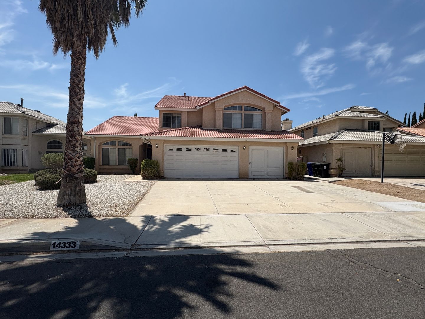5 Bedroom 2 Story Spacious Victorville Home Near Mall – photo 1