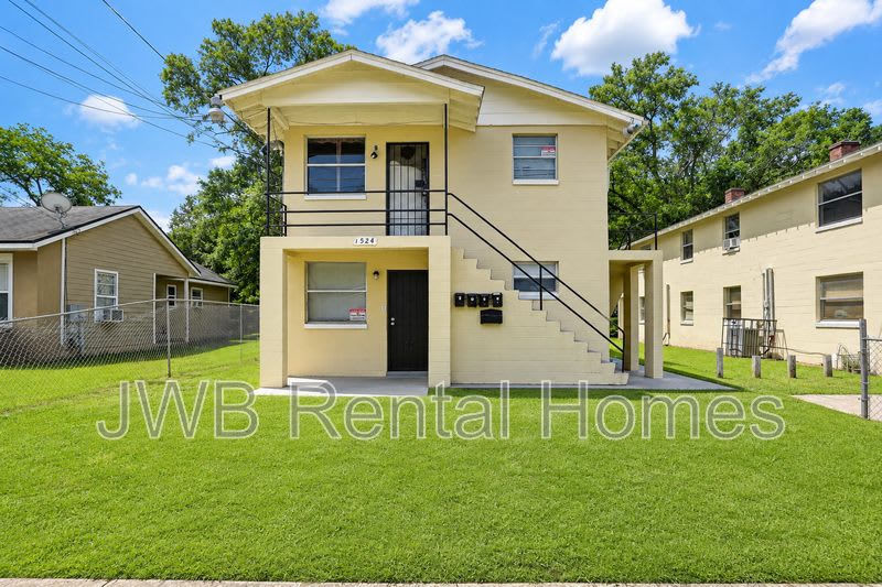 1524 21st St W #4 – photo 1