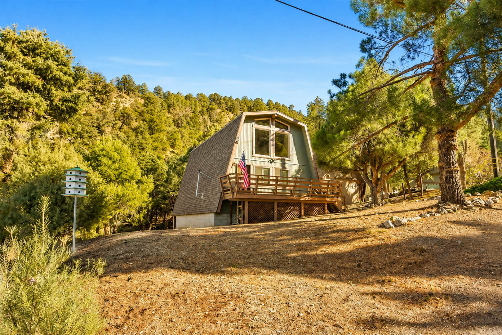 3-Bedroom Cabin with Spacious Loft, Large Deck &amp; Fully Furnished(Optional) – photo 1 of 20