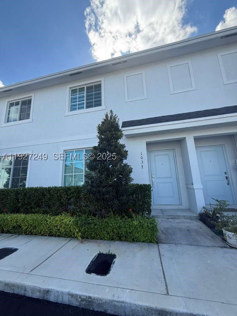1037 NW 5th St – photo 1 of 13