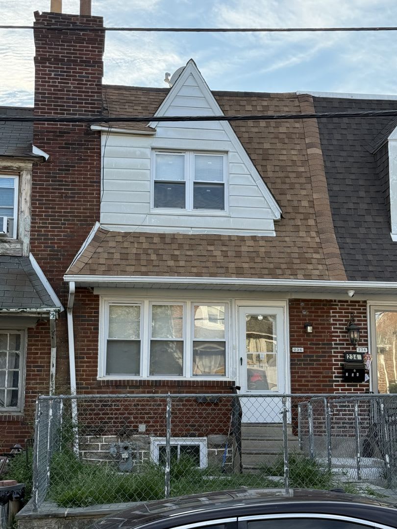 Beautiful 3 Bedroom Home Updated Move In Ready – photo 1