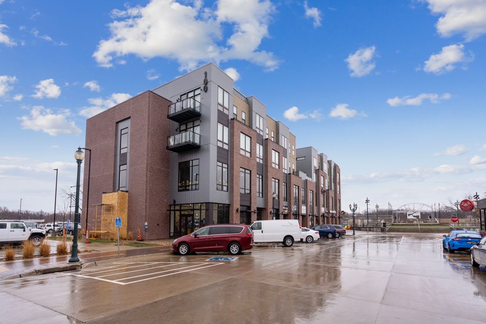State Street Riverfront – photo 1