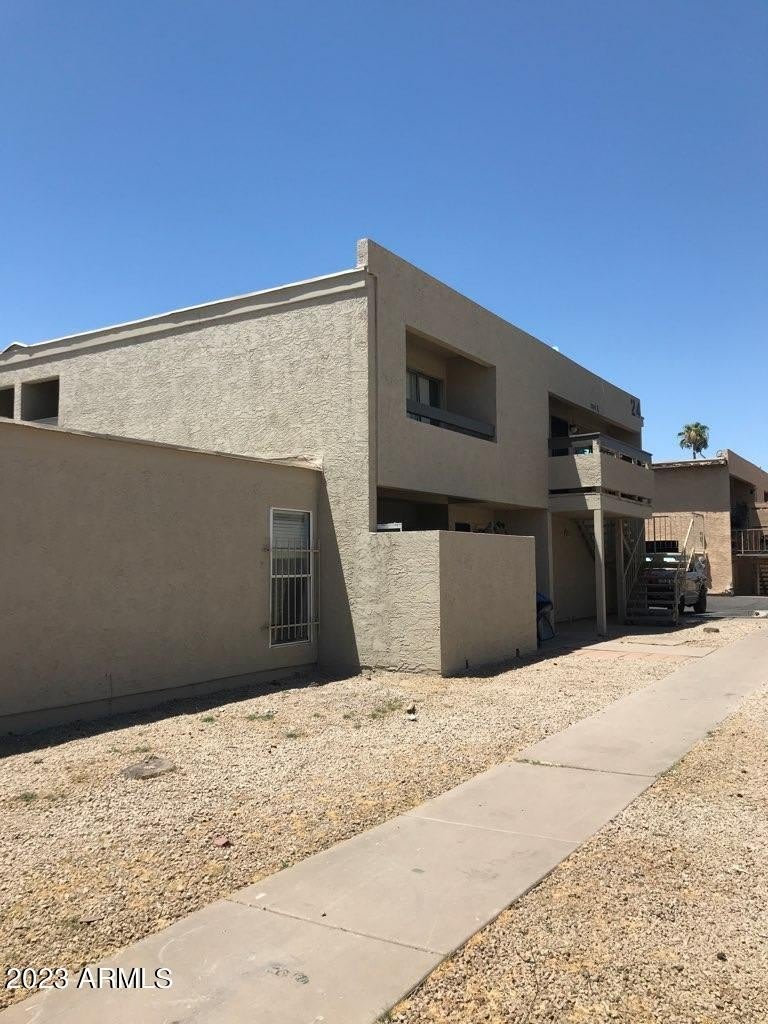 2674 N 43Rd Avenue – photo 1