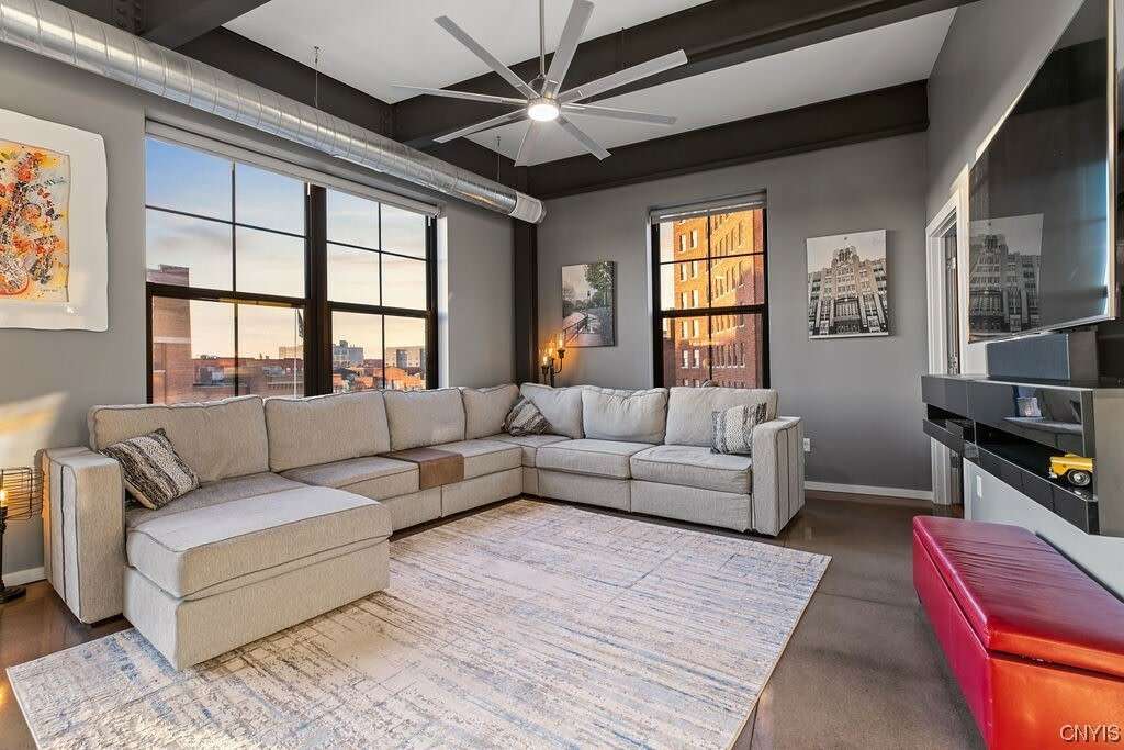 211 West Jefferson Street – photo 1