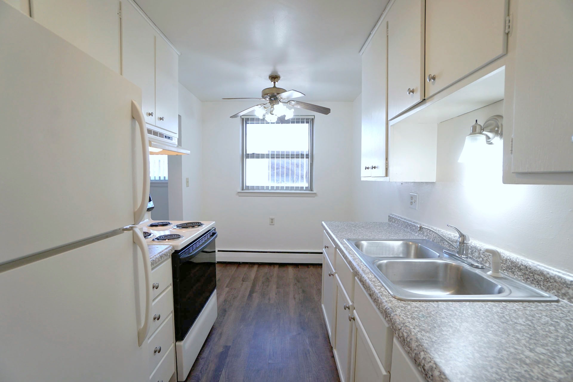 English Conway Place – photo 1