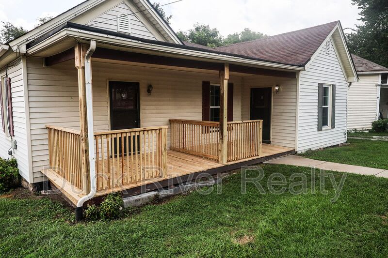 1409 Highland – photo 1 of 14