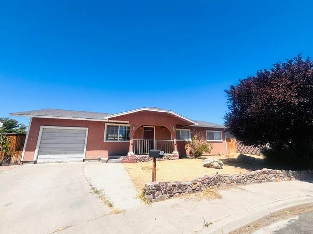 960 Mckay Court – photo 1 of 13