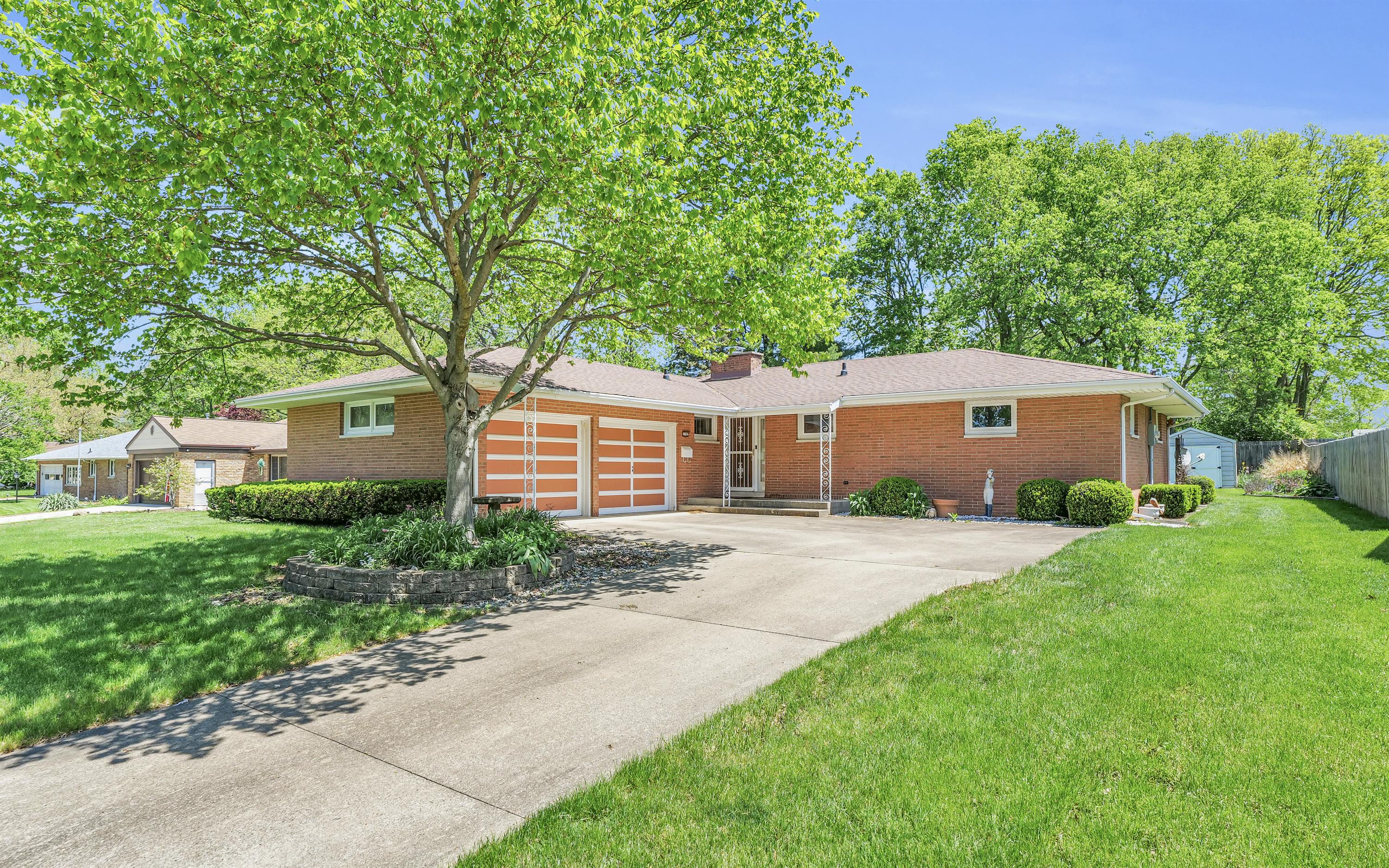 1702 Golfview Drive – photo 1