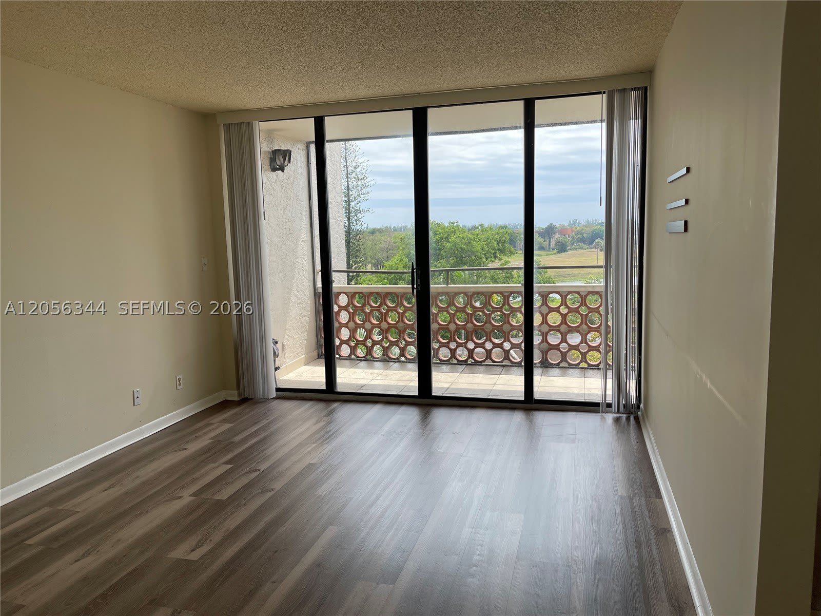 4222 Inverrary Blvd – photo 1