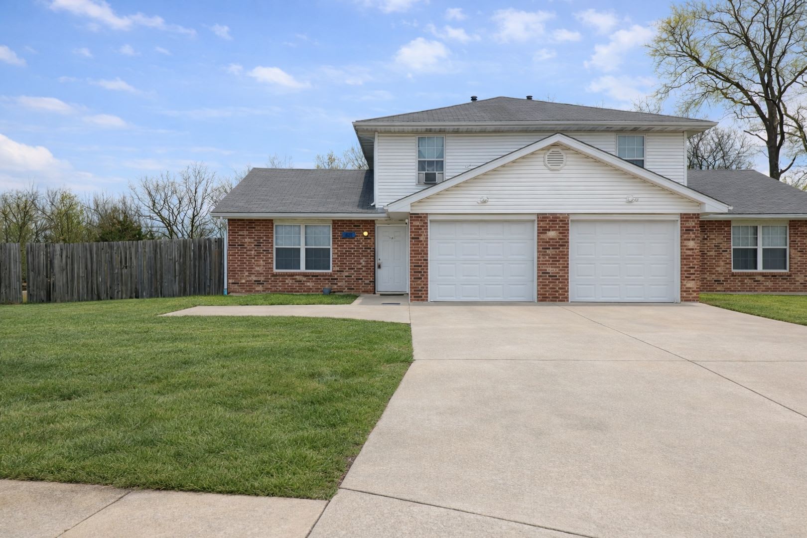 3 Bedroom Duplex! – photo 1