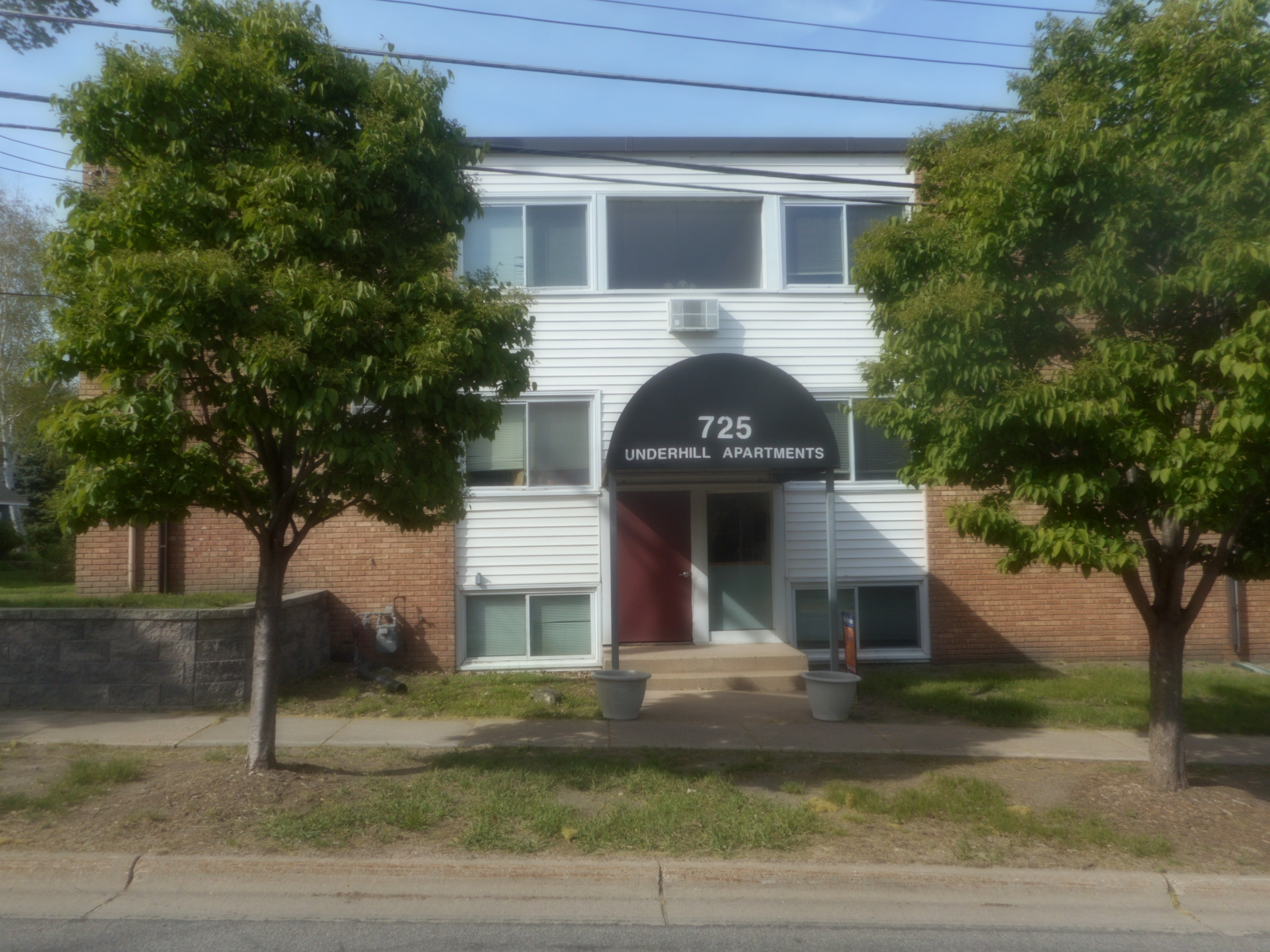 725 Wayzata Blvd E – photo 1 of 6
