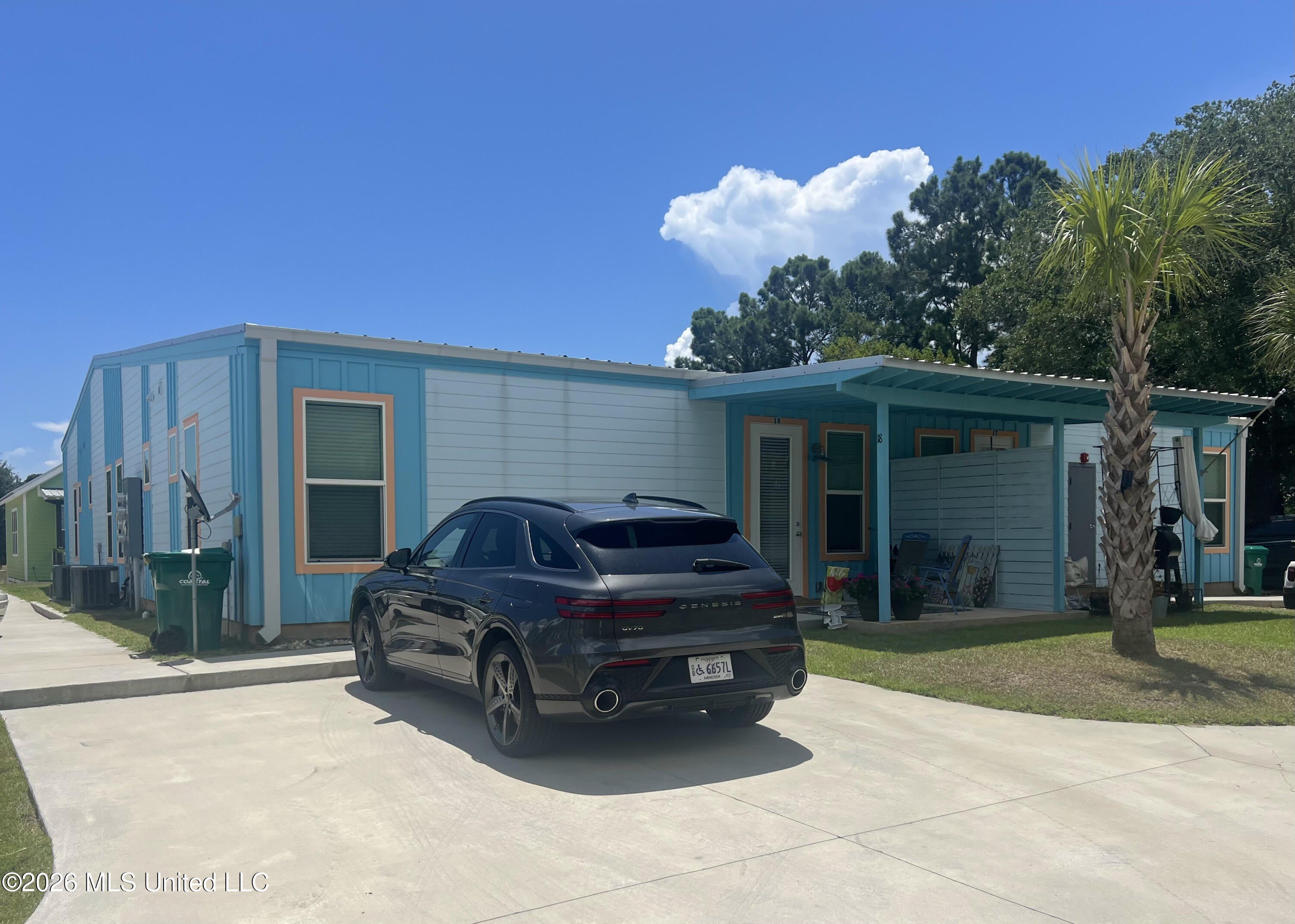 300 Seminary Drive – photo 1 of 13
