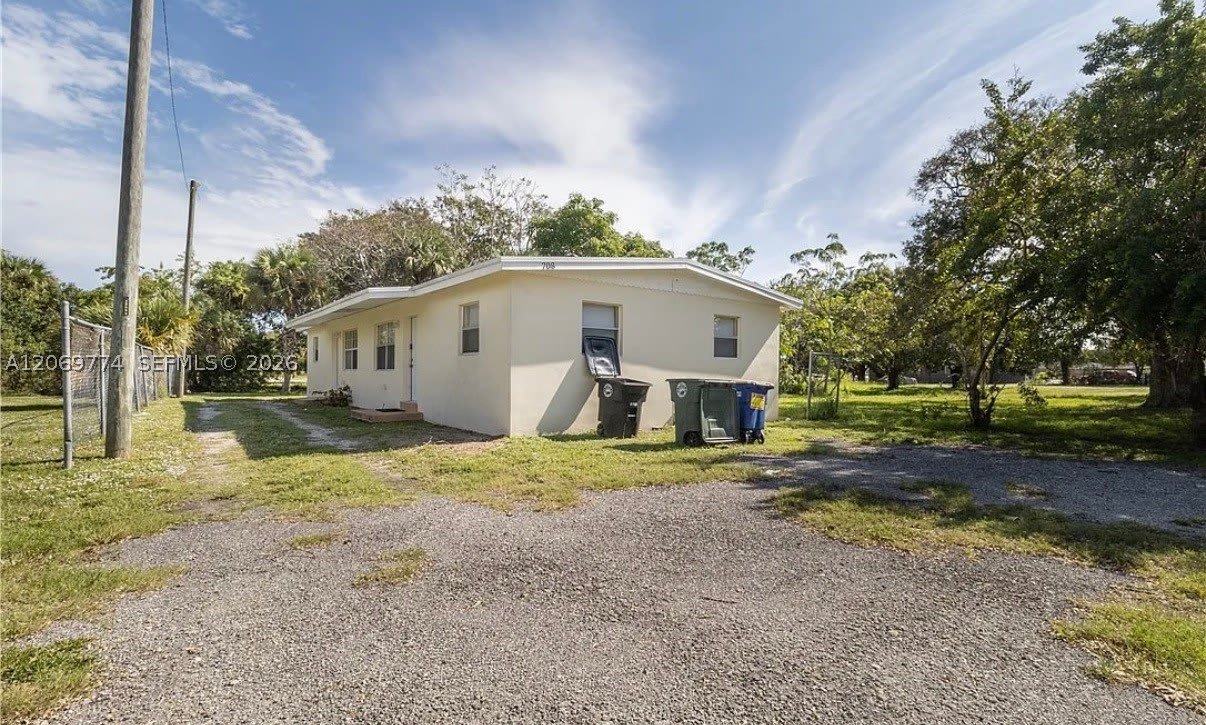 708 N 14th St – photo 1