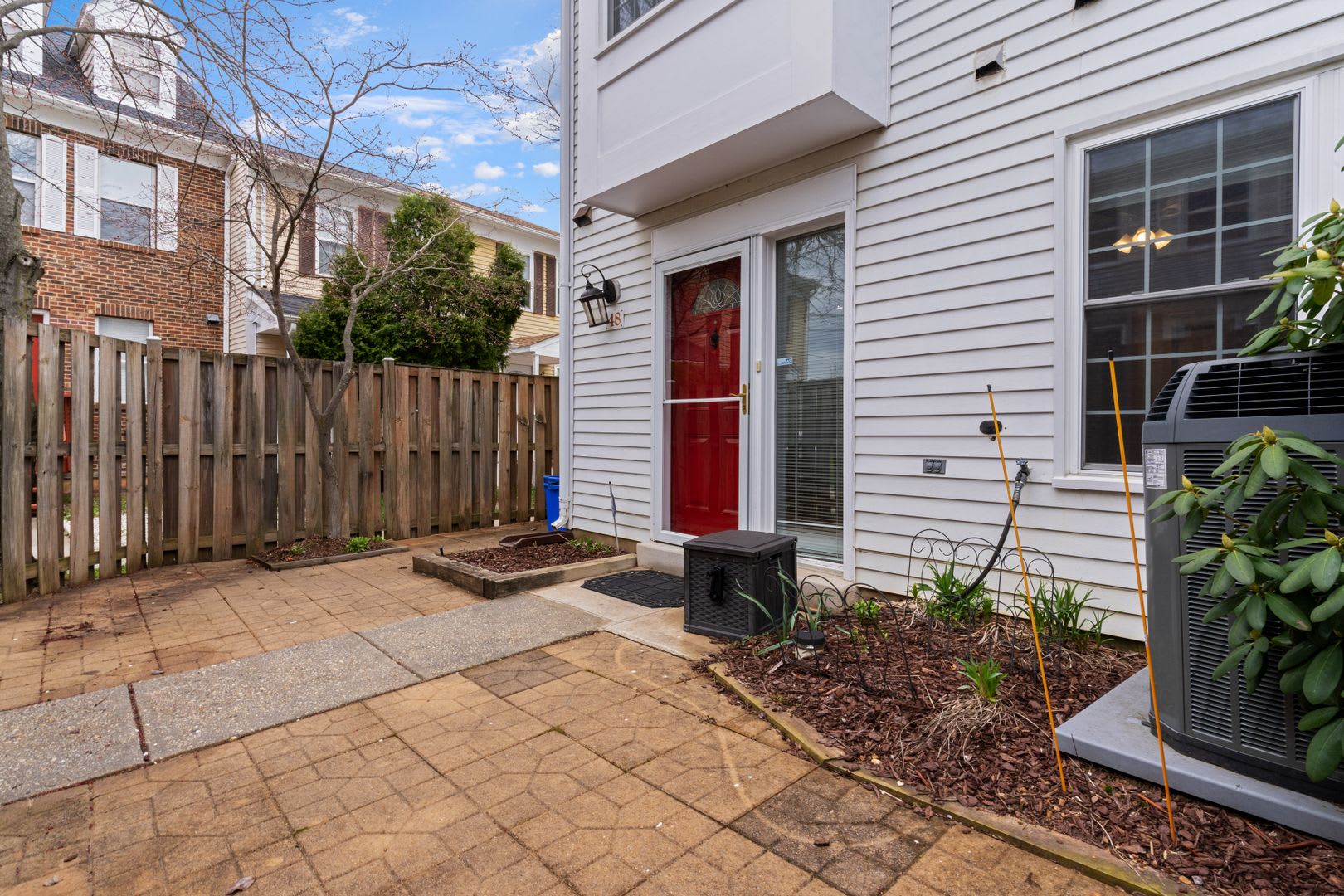 Stunning Silver Spring End Unit Th – photo 1 of 37