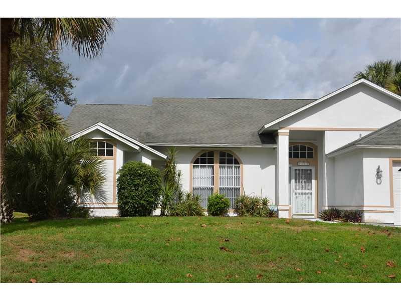 Off-Season Rental 3BR 2BA with pool in Sebastian – photo 1