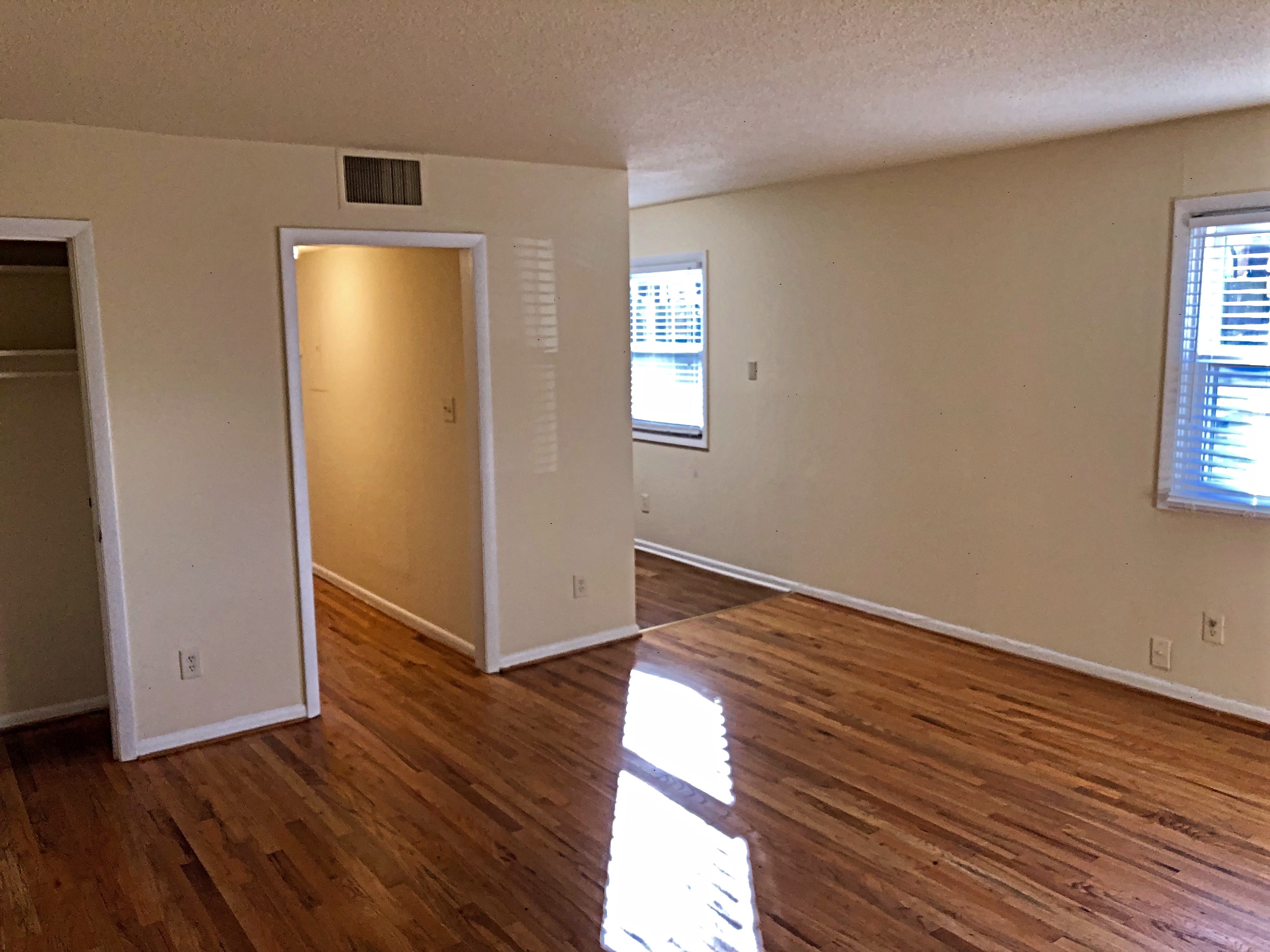 Moses Court – photo 1