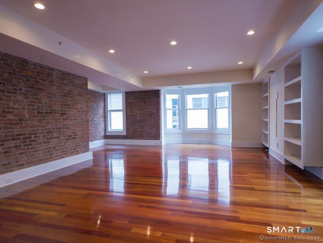 116 Crown Street – photo 1