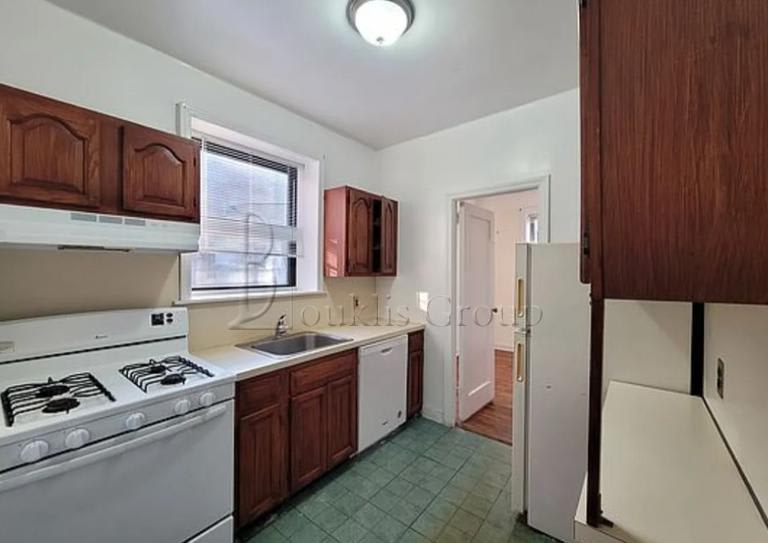 214-32 43rd Avenue – photo 1