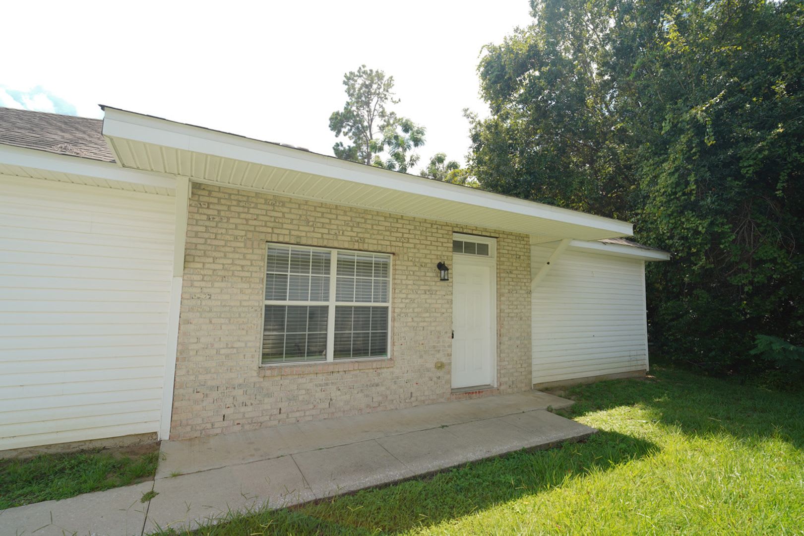 3 Bed / 2 Bath off CCSW! – photo 1