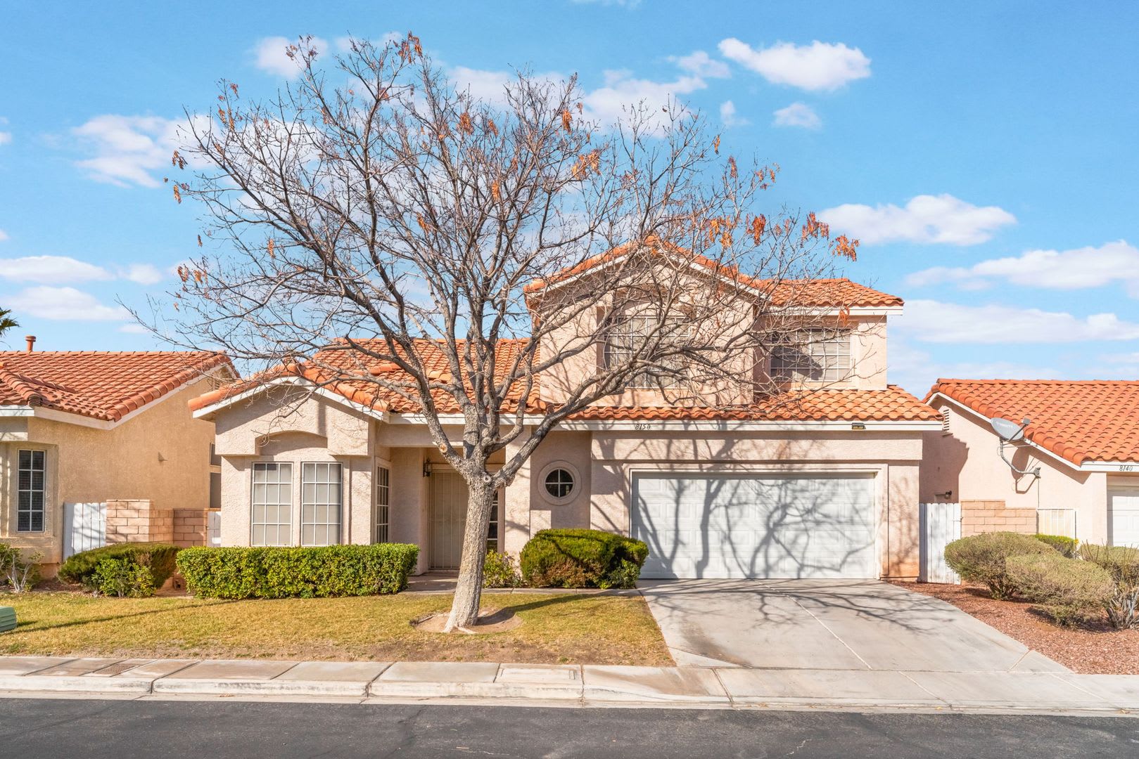 Southwest Las Vegas Living with Vaulted Ceilings Located In A 55+ Community! – photo 1
