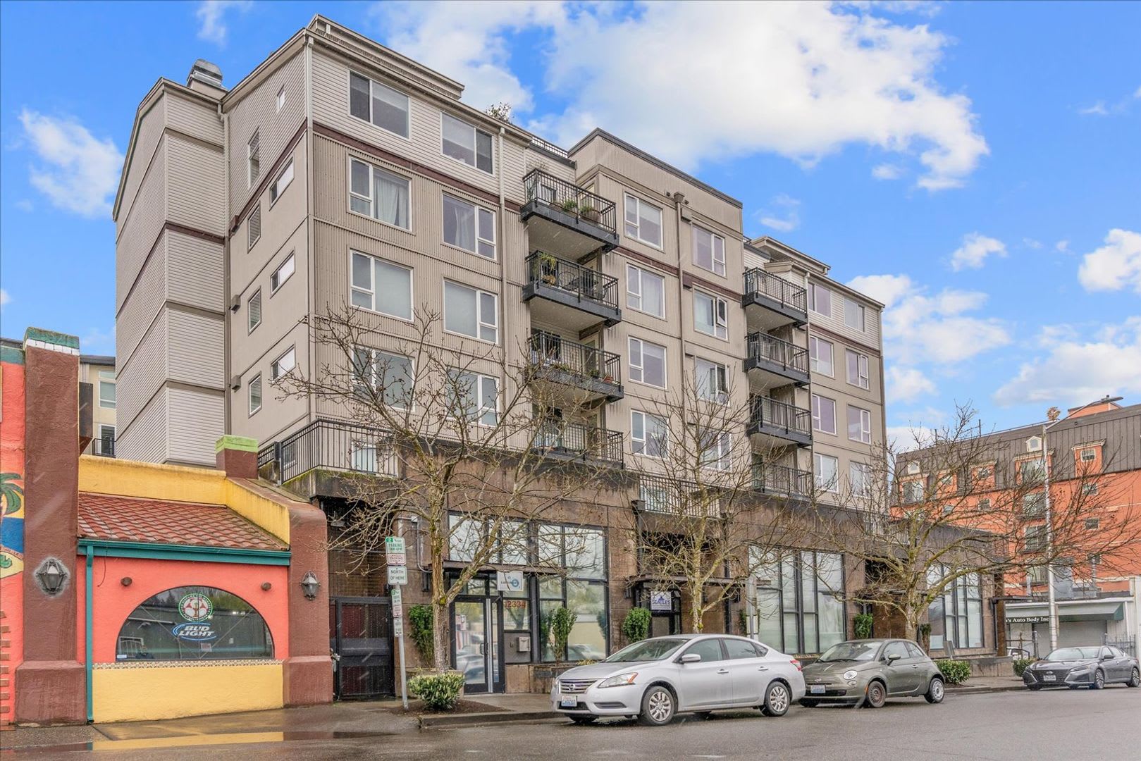 Modern 1 Bedroom and 1 Bathroom Unit Nestled in the Friendly Lake City Neighborhood of Seattle! – photo 1
