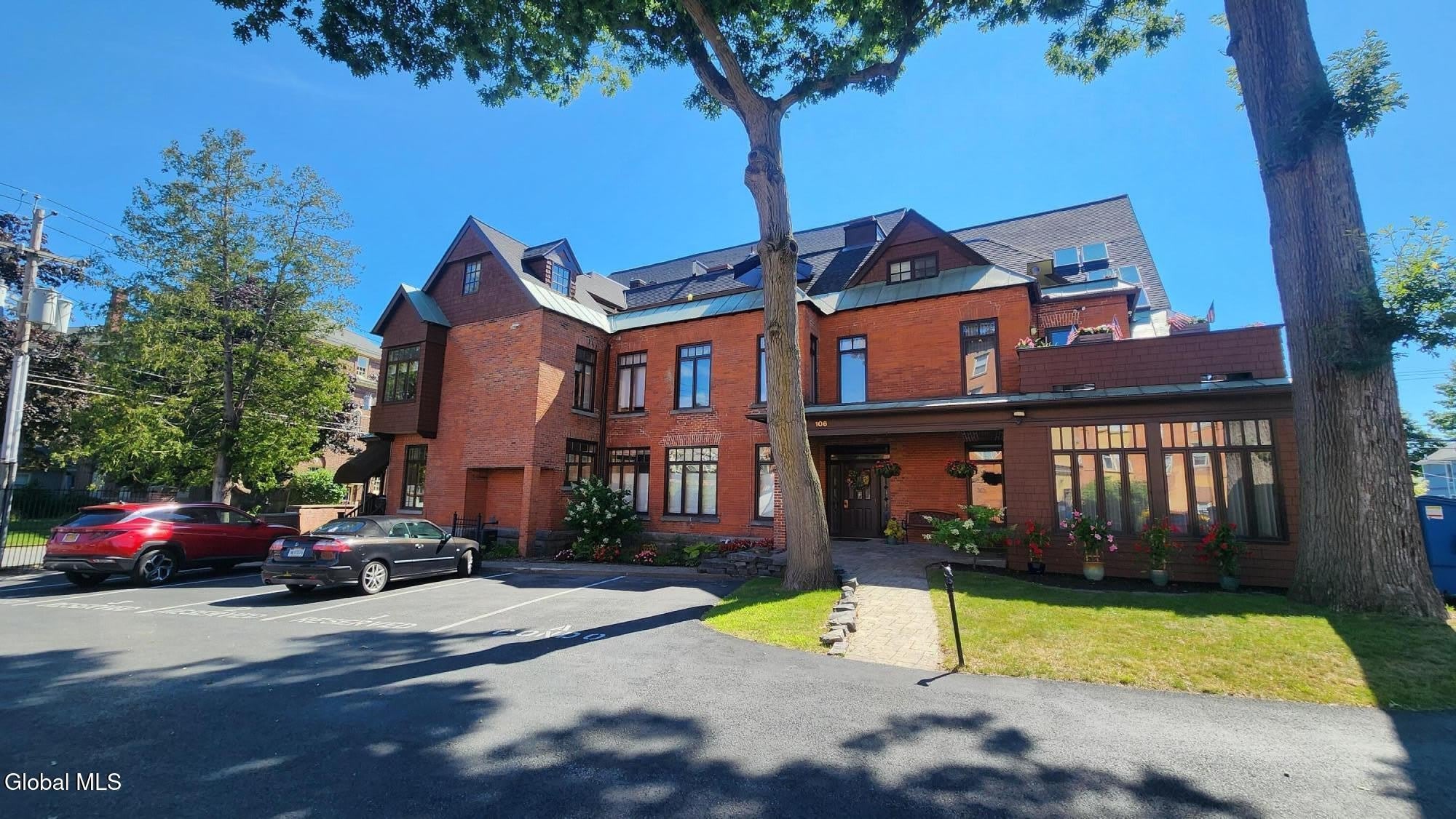 106 Spring Street – photo 1