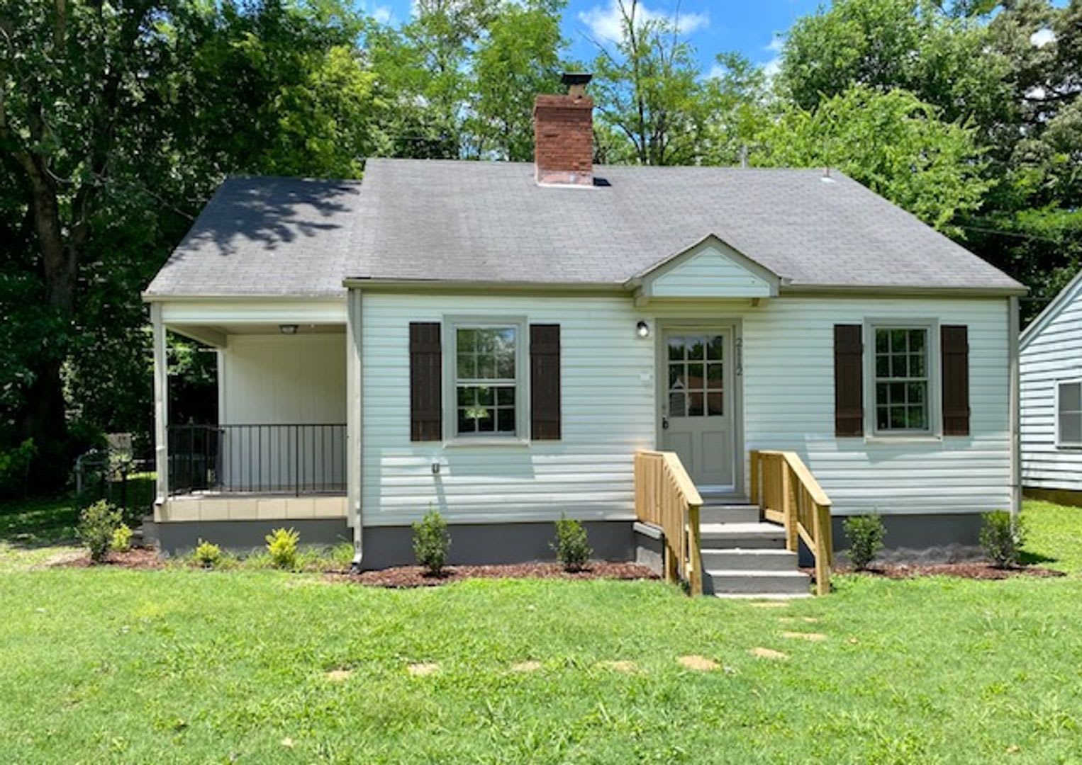 Available now-THREE BEDROOM/TWO BATH BUNGALOW – photo 1
