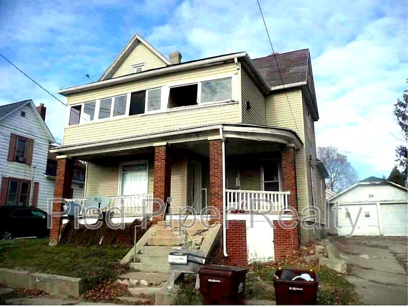 758 W Pleasant St