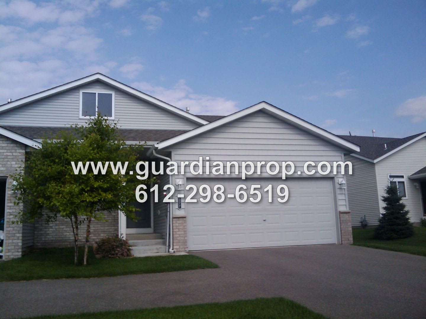Townhouse Available September 1, Vaulted Ceilings, Open Floor Plan, 2 Bath, Attached Garage – photo 1 of 14