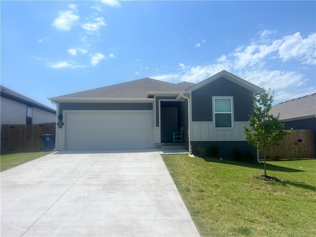 201 Nw Granny Smith Street – photo 1 of 246